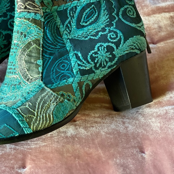 Embroidered Fabric Boots Size 42 Made in Turkey - Picture 3 of 8